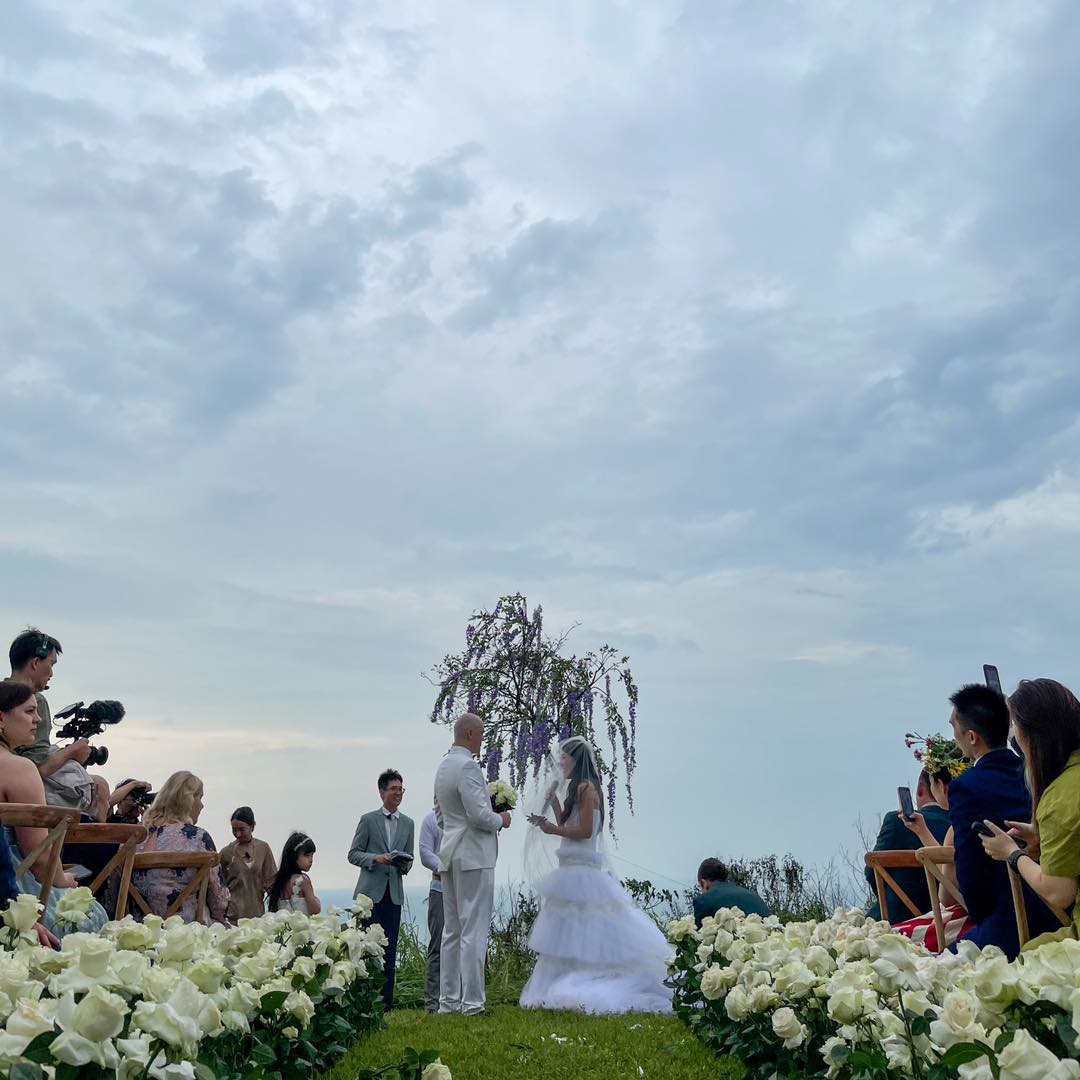 The Wedding at the Wandering Walls -The wedding ceremony