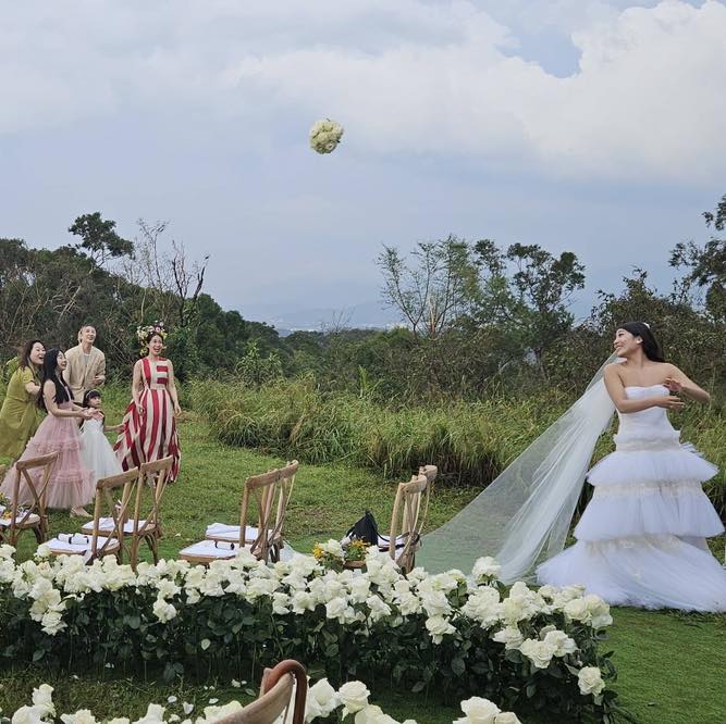 The Wedding at the Wandering Walls -The wedding ceremony