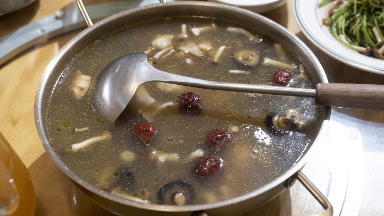 Peeled Chili Chicken and Clam Soup